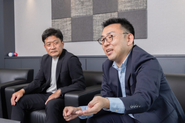 画面左が塩崎 貴一、右が清水 亮